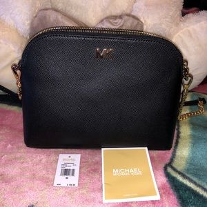 ❤️SOLD💚Michael kors large Crossgrain dome Crossbo
